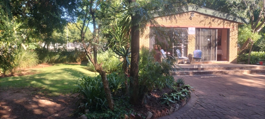 5 Bedroom Property for Sale in Langenhovenpark Free State